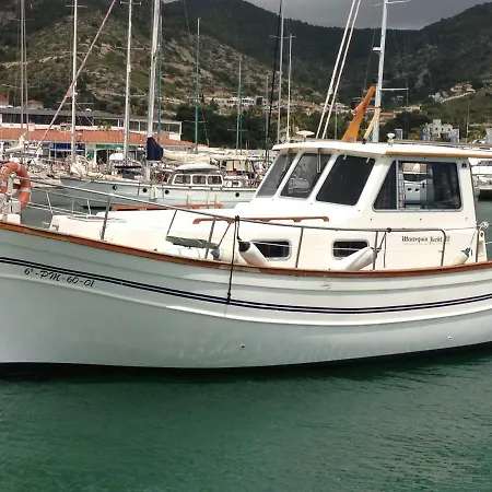 Barco Menorquina Båthotell Sitges